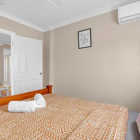 Quaint 2 Bedroom Fully Furnished Cottage Warwick Exterior photo