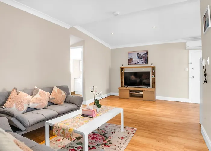 Quaint 2 Bedroom Fully Furnished Cottage