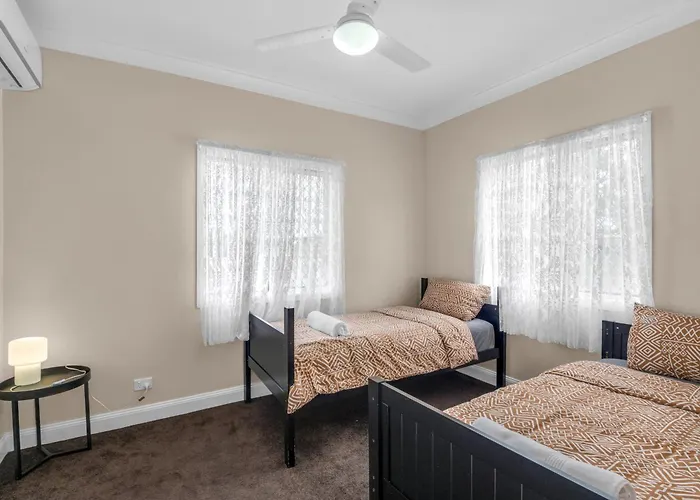 Quaint 2 Bedroom Fully Furnished Cottage