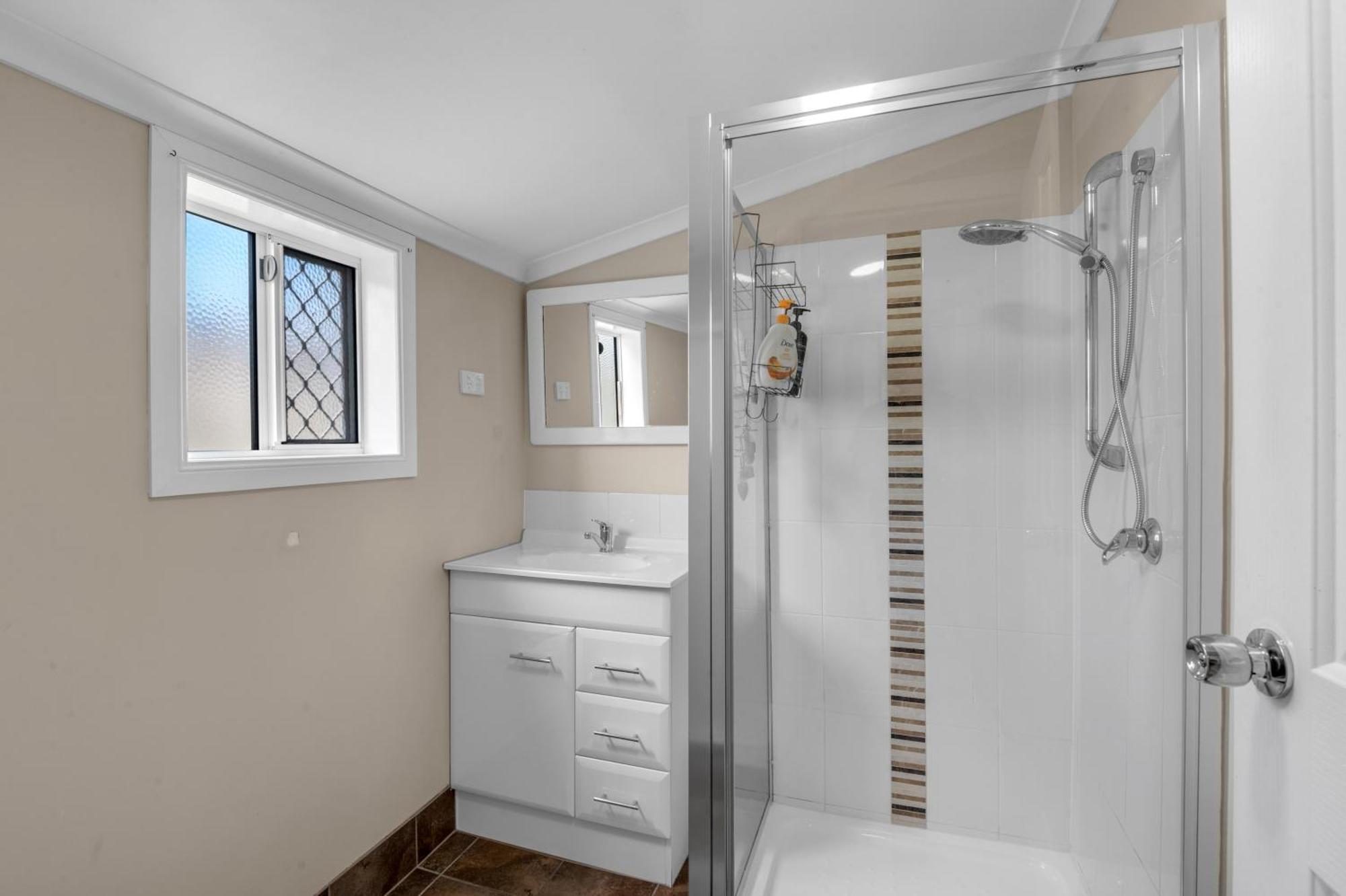 Quaint 2 Bedroom Fully Furnished Warwick