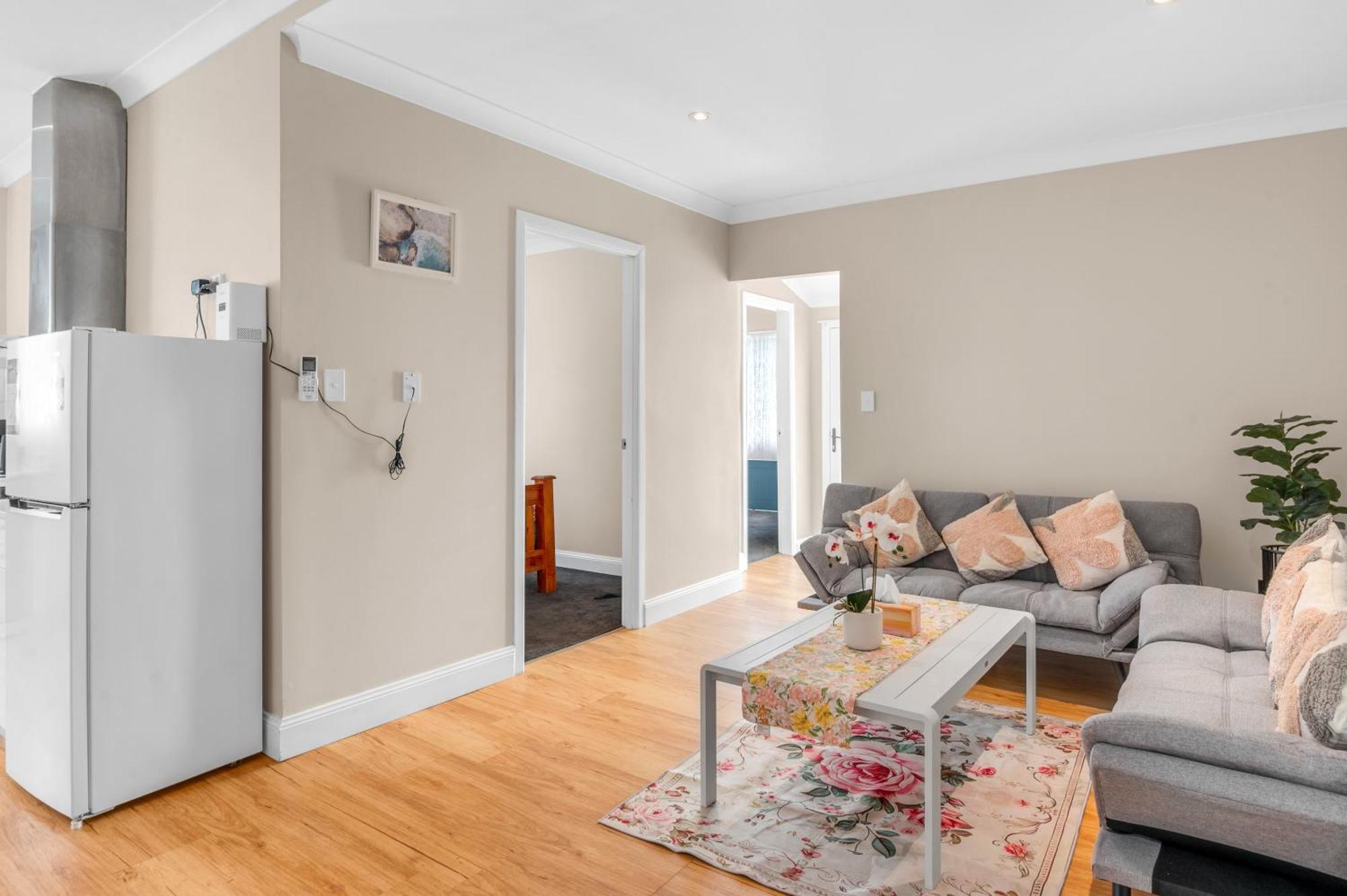 Holiday home Quaint 2 Bedroom Fully Furnished *